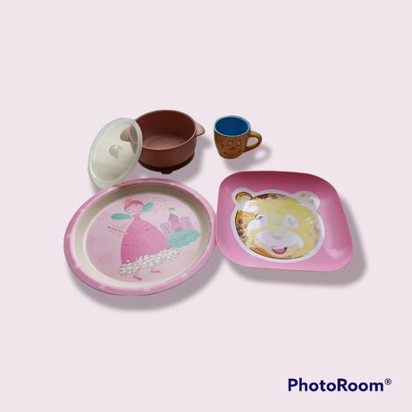 Набор детской посуды, тарелка на присоске с крышкой, чашка, слюнявчик