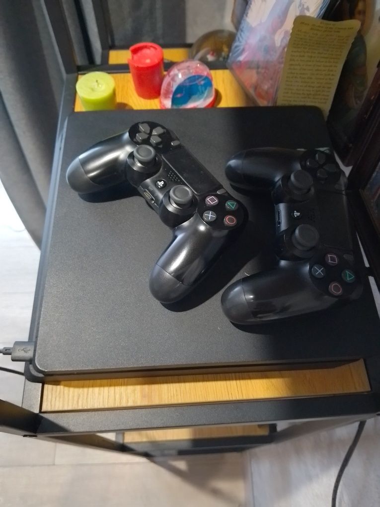 PS4 slim 1TB гарному стані