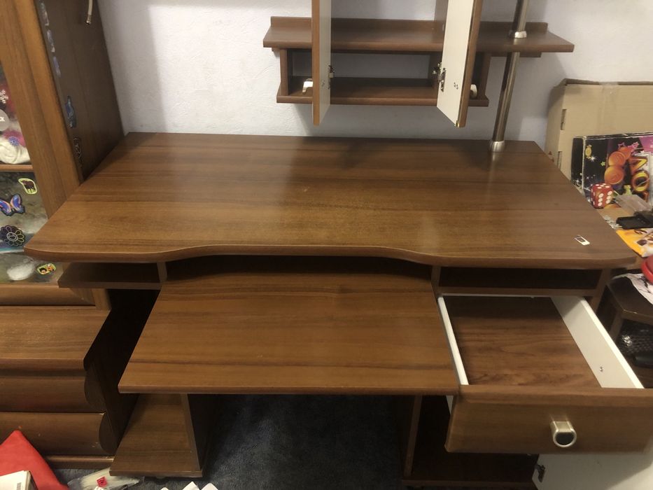 Стол для компьютера