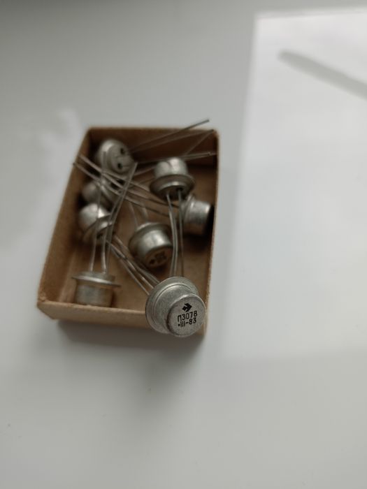 Продам транзистори КУ201Л  ГТ305Б МП21