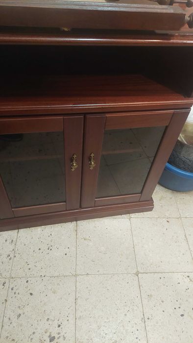 Móveis em Mogno e outros