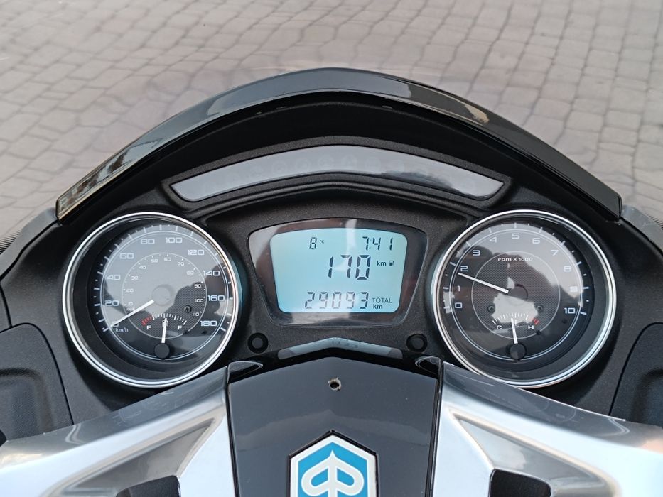 /// Piaggio X10 125cm³ na B kat. ///