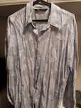 Camisa azul com riscas brancas