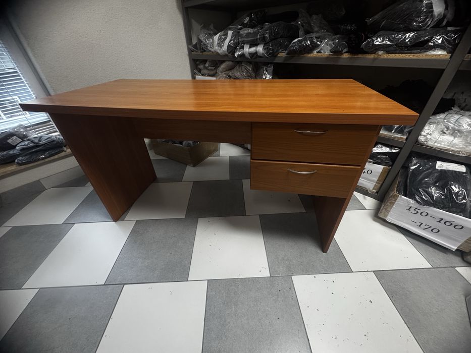 Стіл письмовий  коричневий