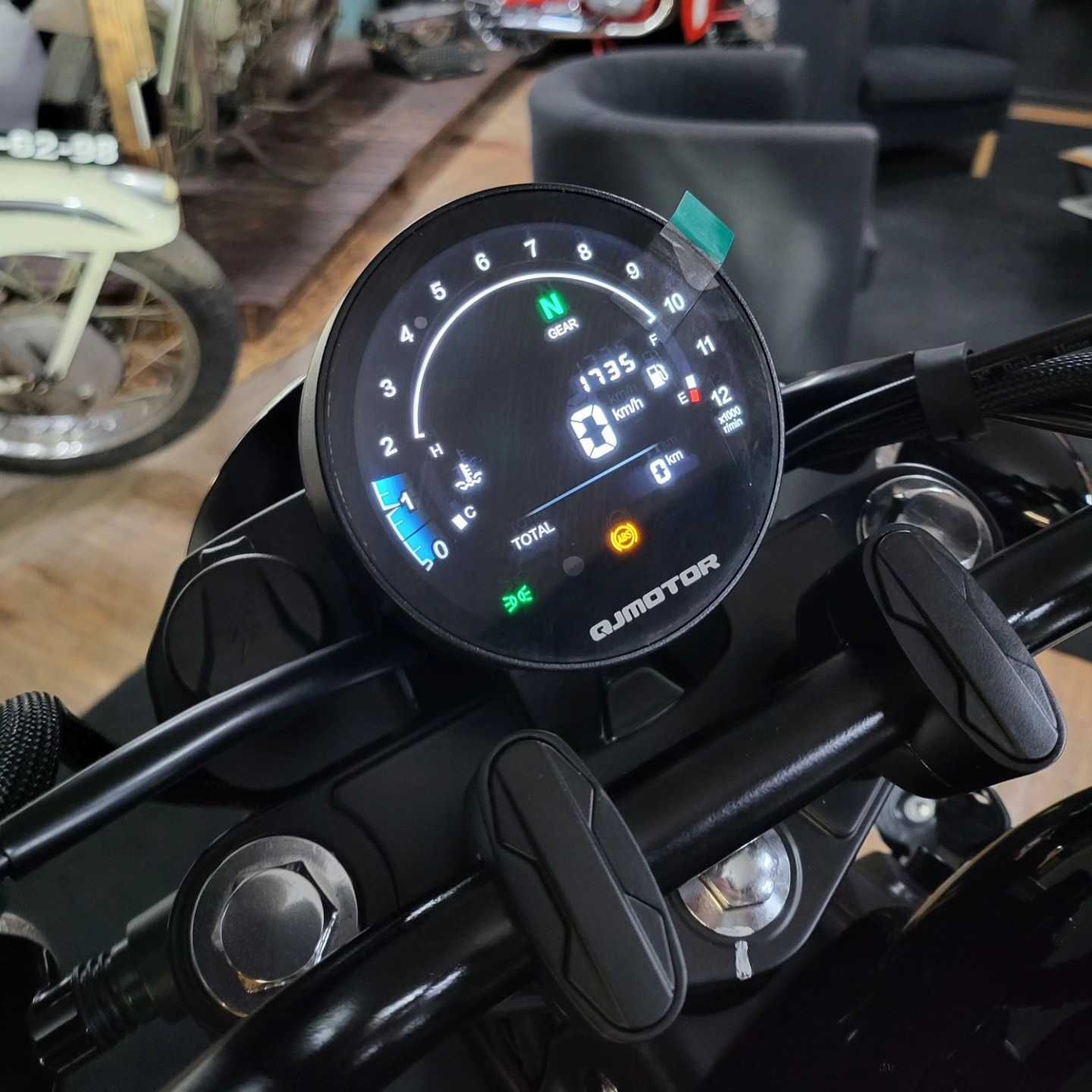QJ Motor SRV 125