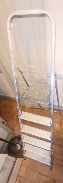 Vendo escada de alumínio com 6 degraus FRAMAR