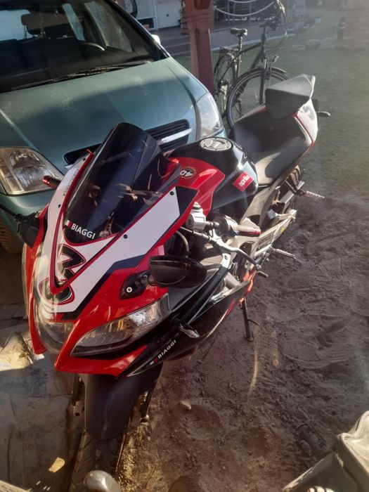 Aprilia rs4 125.