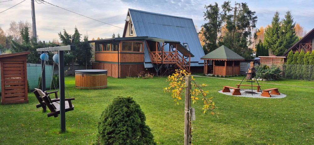 DUŻY KOMFORTOWY DOMEK z altaną i  jacuzzi. Noclegi dla firm i rodzin.