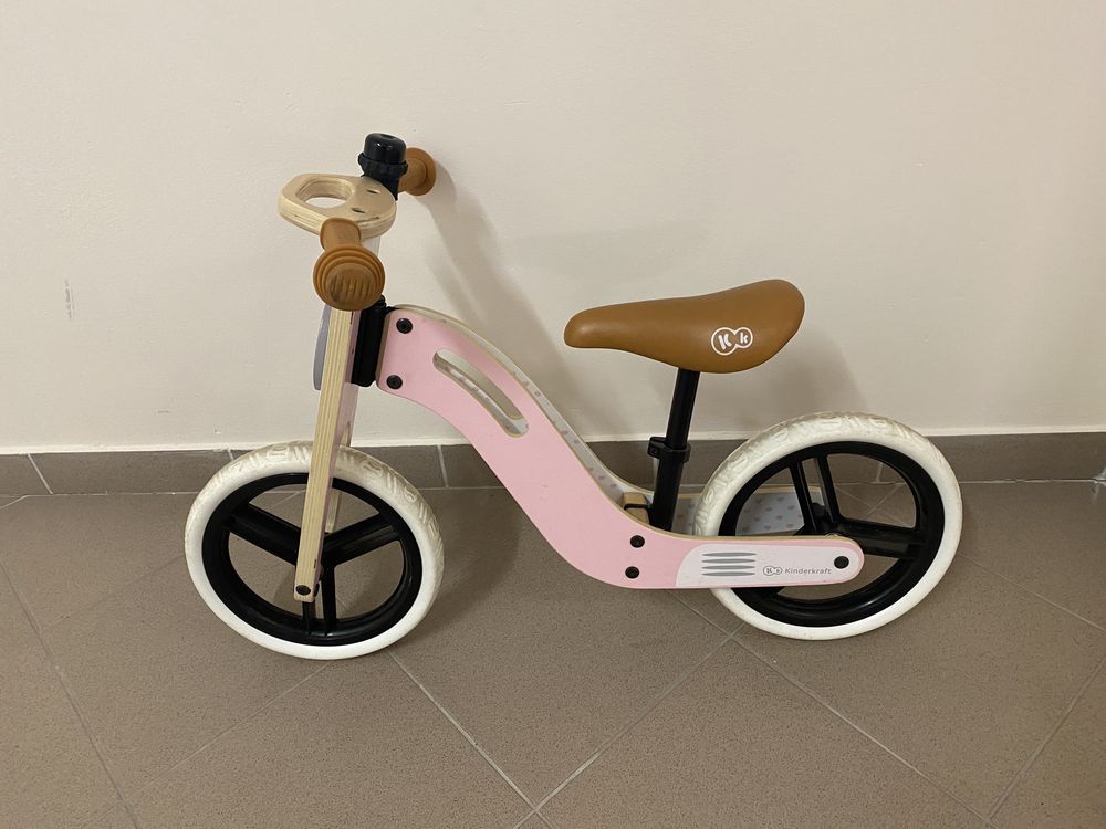 Drewniany rowerek biegowy kinderkraft dla dziecka