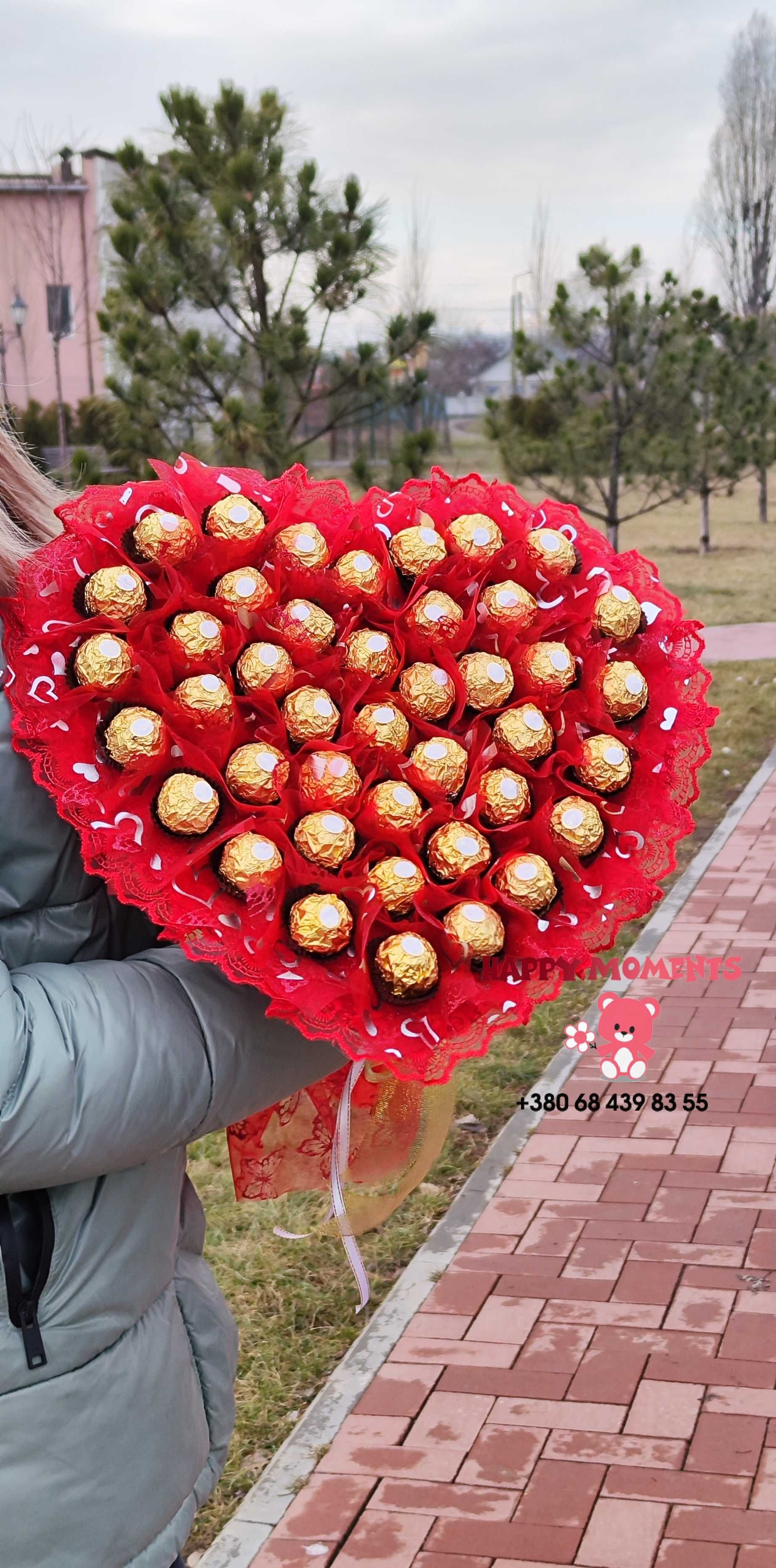 Букет из конфет "Ferrero Rocher" в форме сердца на день влюбленных