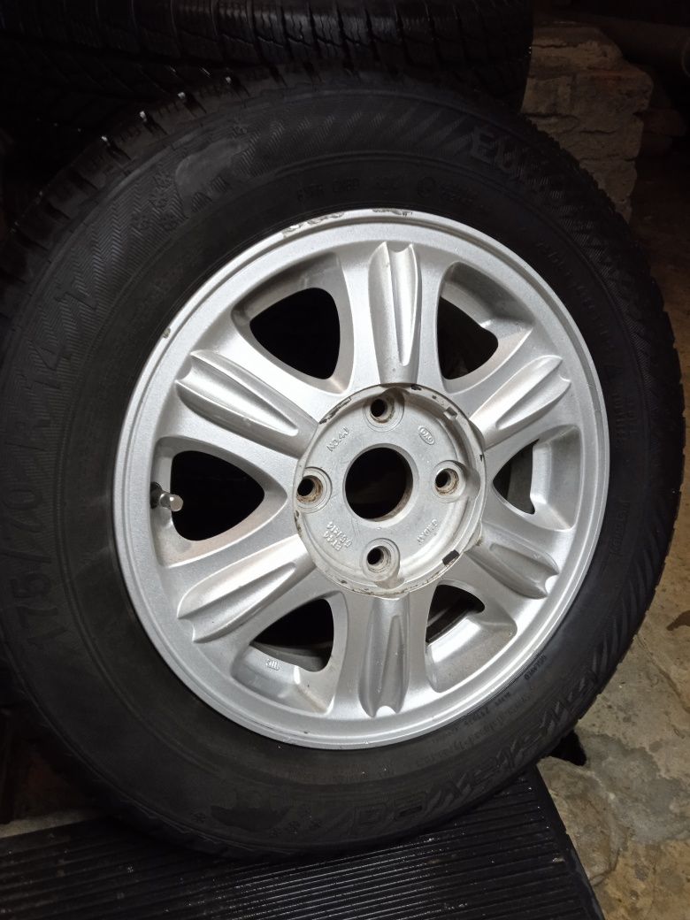 Продам колёса в сборе Gislaved Evro frost 5 175/70/14r зима