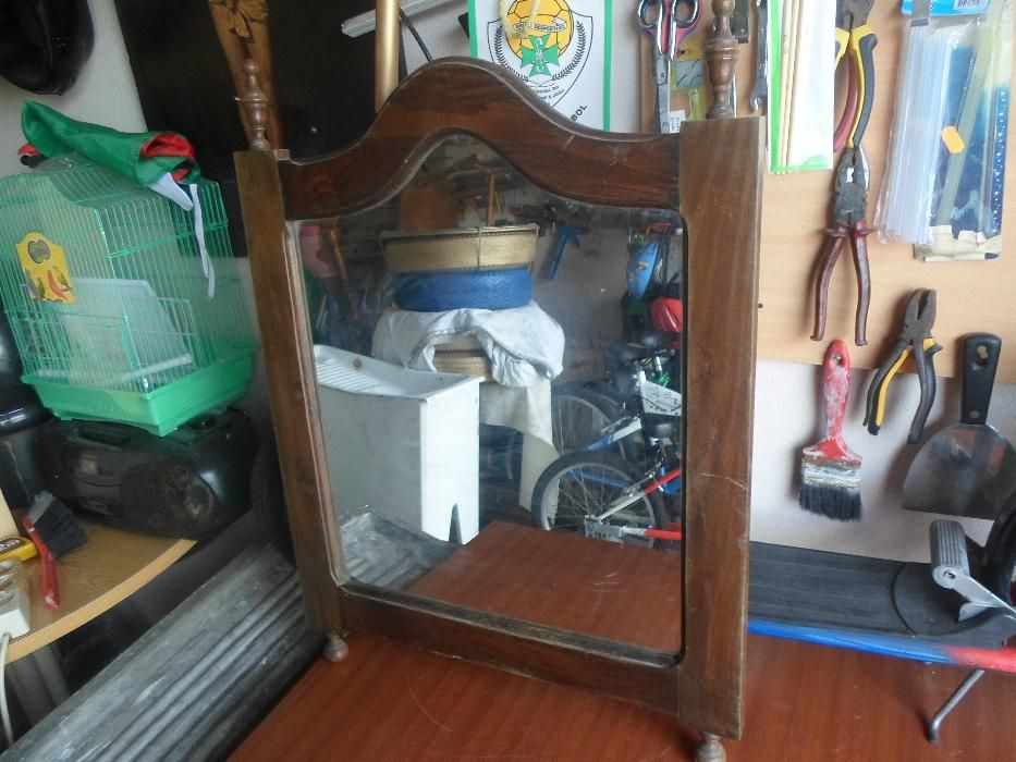 antigo espelho de parede em madeira maciça