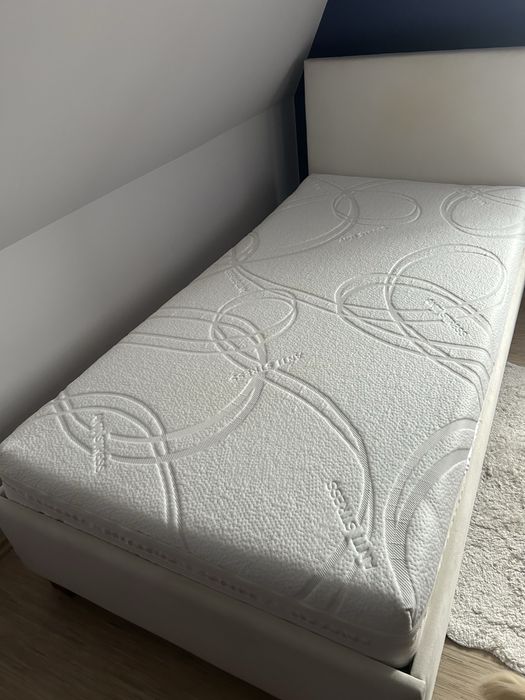 Łóżko sterowane pilotem