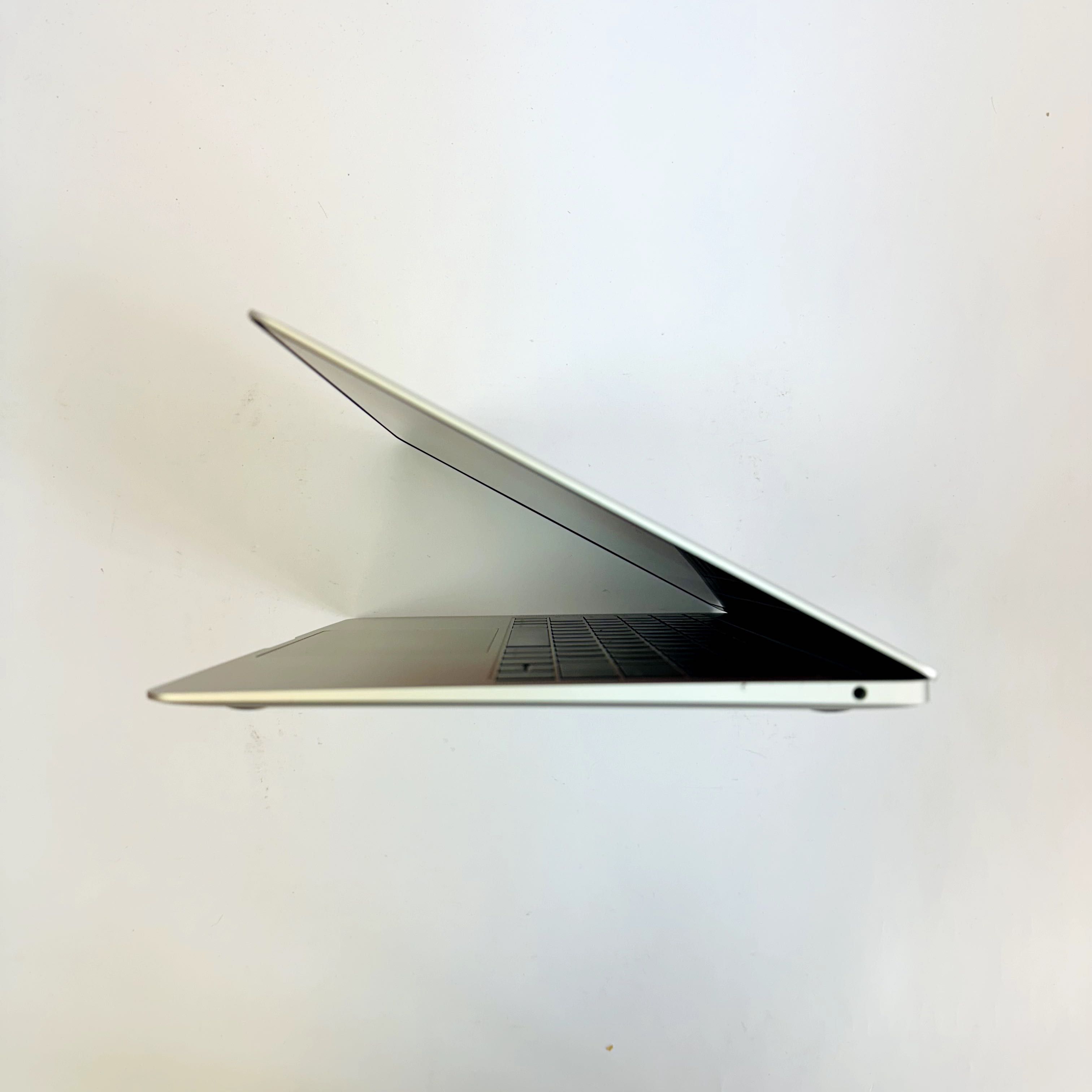 MacBook Air 13' 2019 i5 8/256 Silver