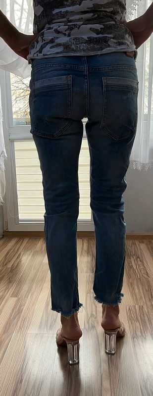 Spodnie dżinsowe jeans dżinsy Zara boyfriend z przetarciami luźne S