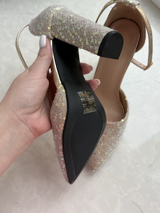 Святкові босоніжки