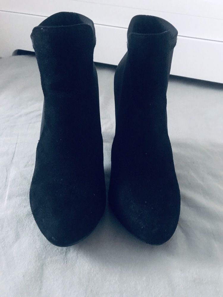 Buty na obcasie CCC