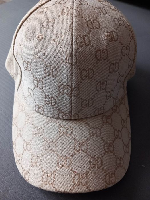 Czspka damska z daszkiem beżowa modny wzór