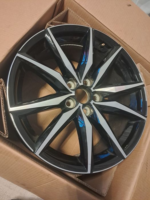 Felga aluminiowa toyota corolla GR-SPORT  18 cali