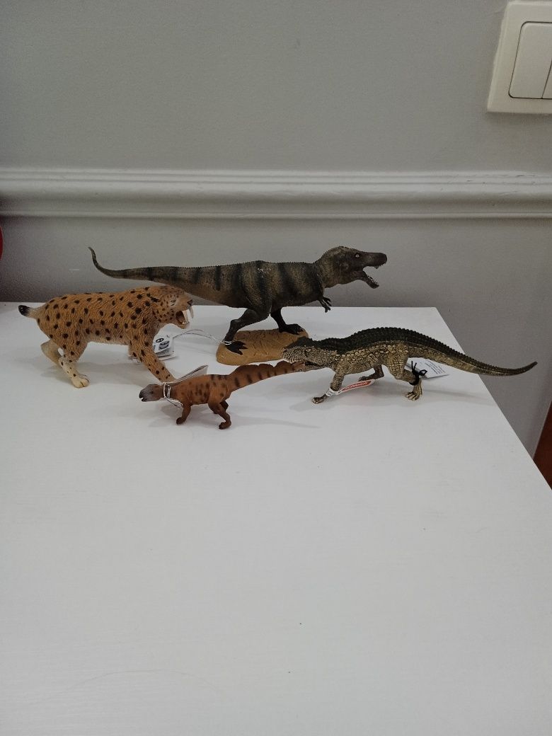 Figurki dinozaury Schleich i Collecta