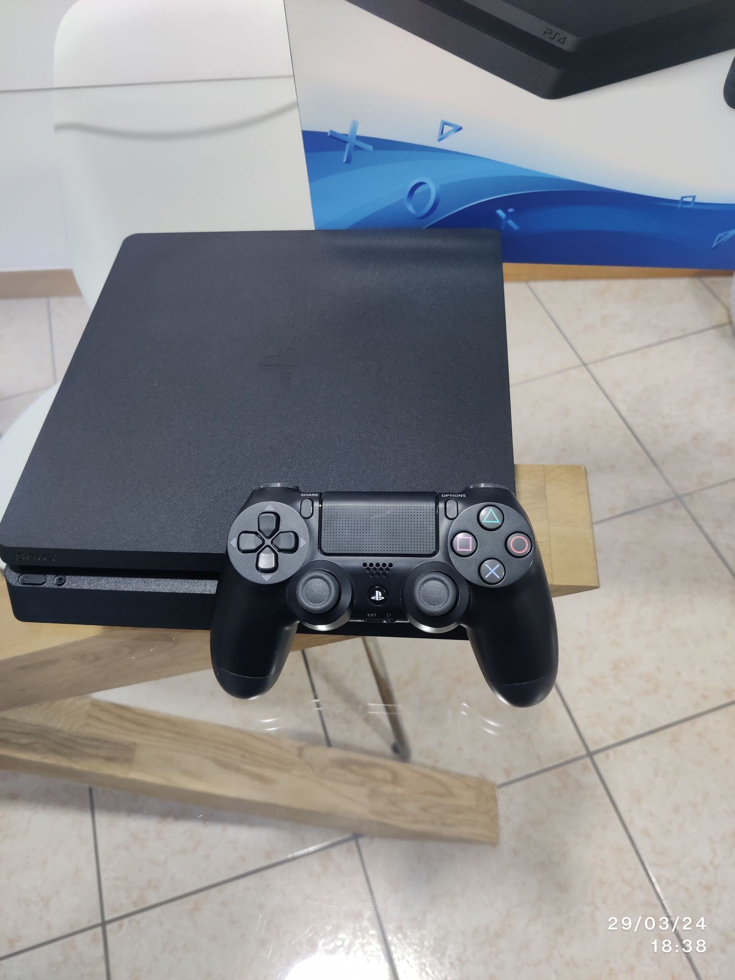 PlayStation 4 slim  , 500 gb