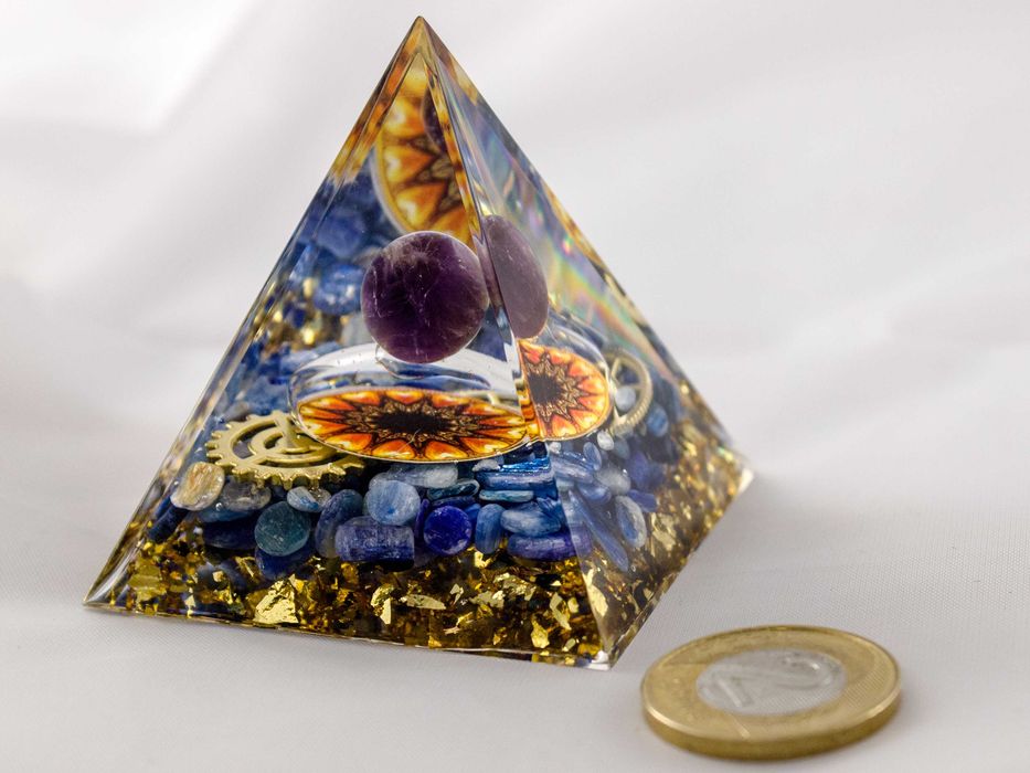 Piramidka Piramida z Żywicy Orgonit Cyjanit Ametyst Miedź Folia 5cm