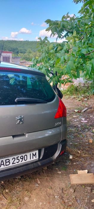 Чудовий автомобіль кросоверр.