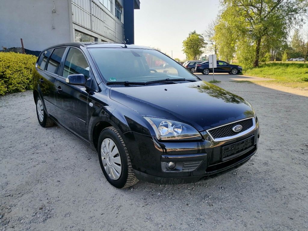 Ford Focus 1.8 benzyna  - titanium