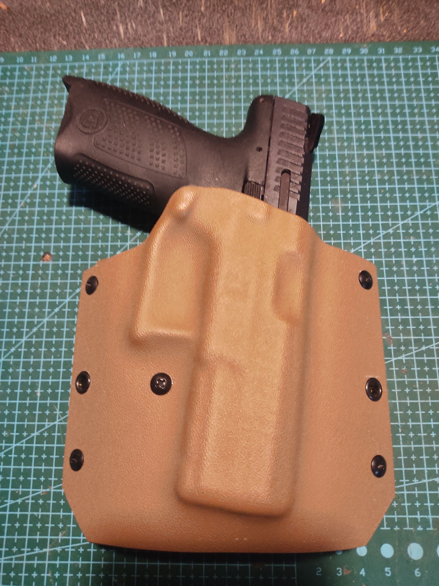 Kabury z  kydex CZ P10C, P10SC, P10F, Glock 17 BERETTA APX, ładownice.