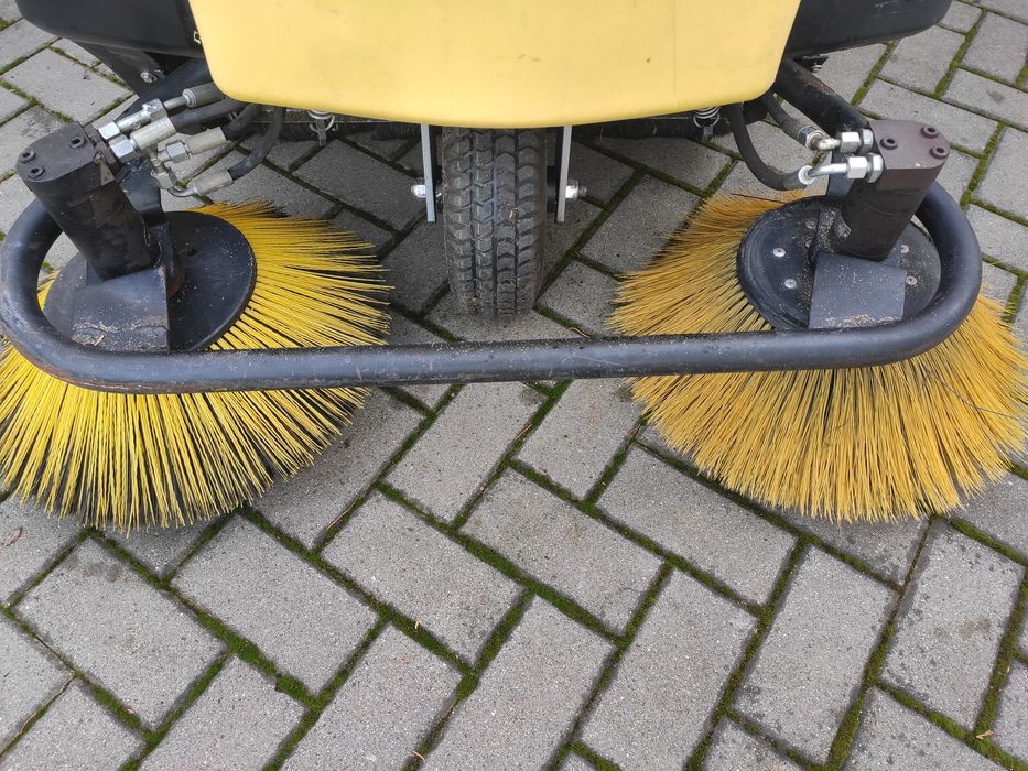 Zamiatarka KM100/100