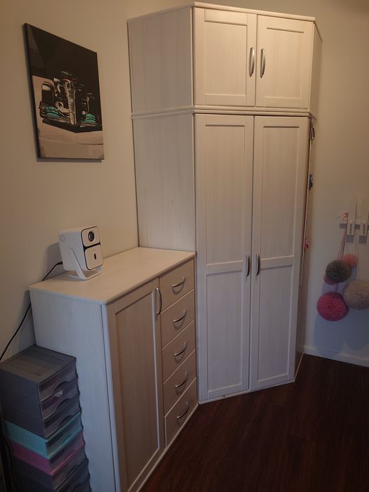 Meble zestaw do pokoju dziecięcego, młodzieżowe. Szafa, komoda, regał.