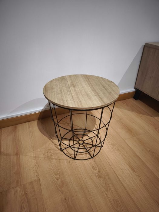 Mesa de apoio com arrumação