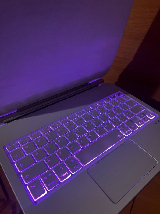 Чохол клавіатура для iPad