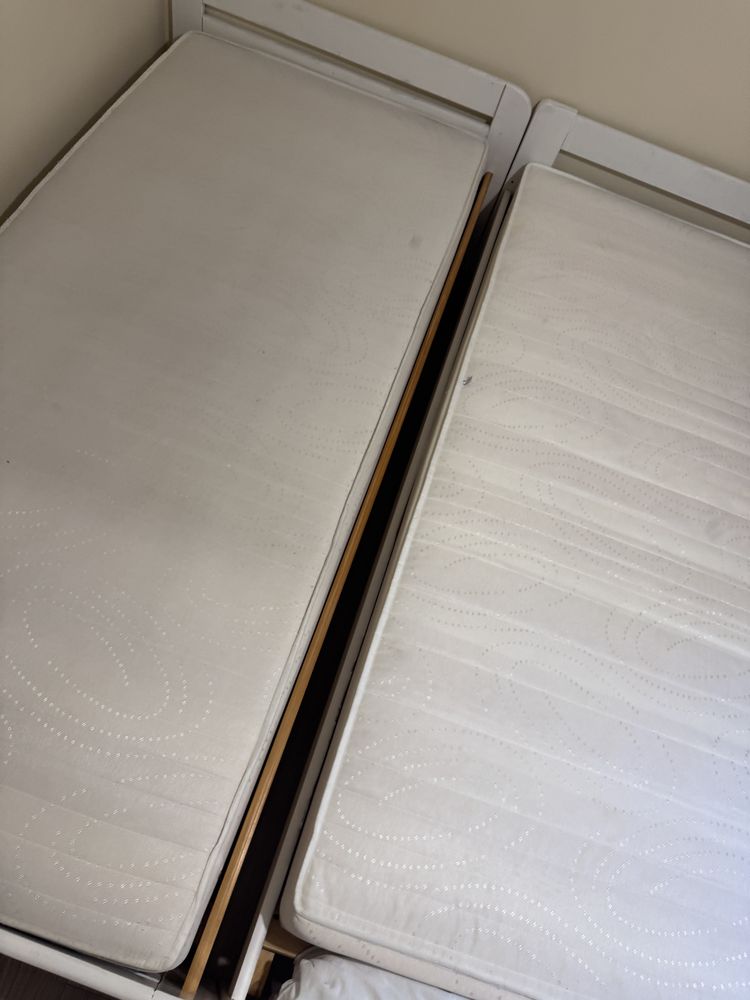 Dwa łóżka drewniane białe 160x200