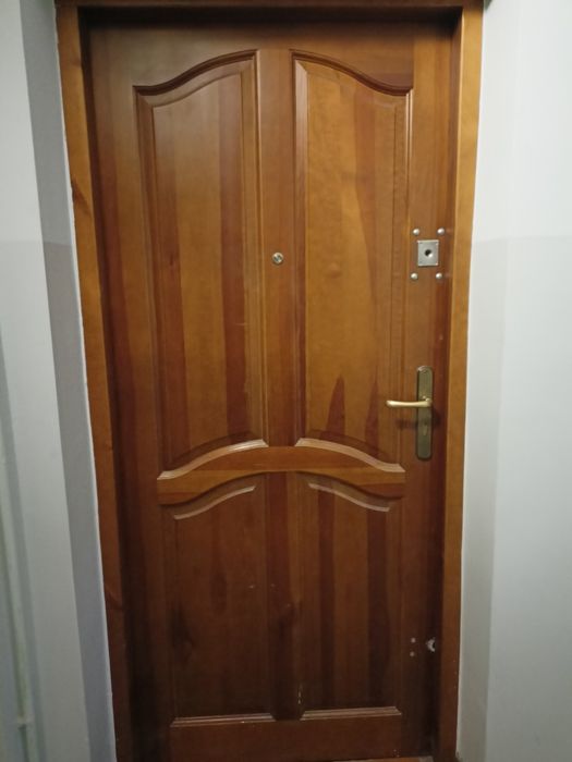 Drzwi zewnętrzne drewniane 90