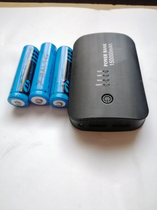Power bank з ліхтариком