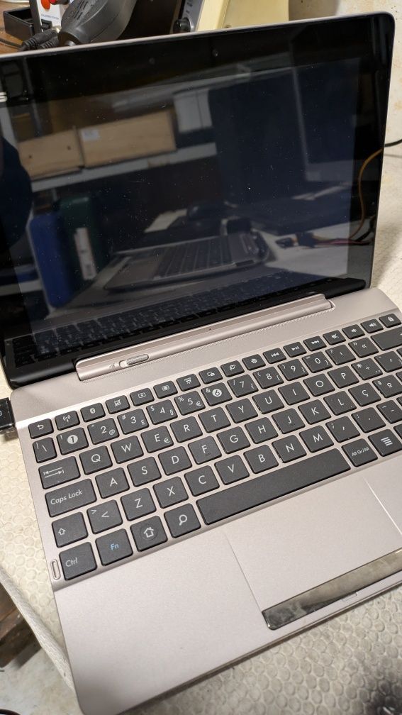2 ASUS TF300 com dock