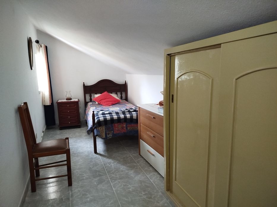 Quarto de solteiro para alugar