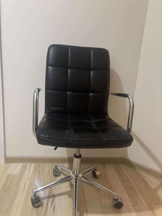 Sprzedam krzesła obrotowe