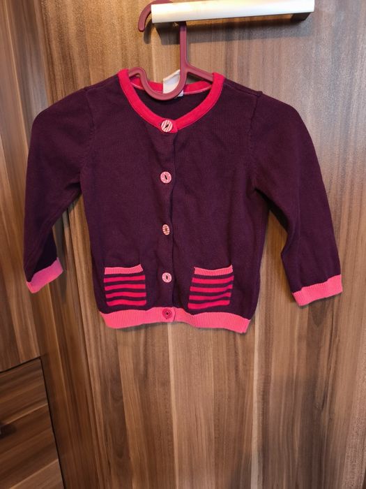 Śliczny sweterek niemowlęcy dla dziewczynki. H&M.
