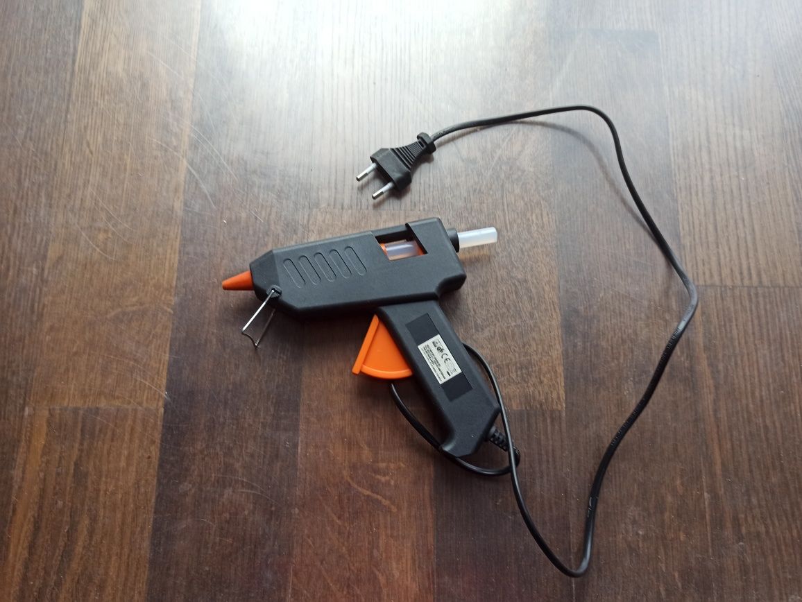Pistolet do kleju na gorąco