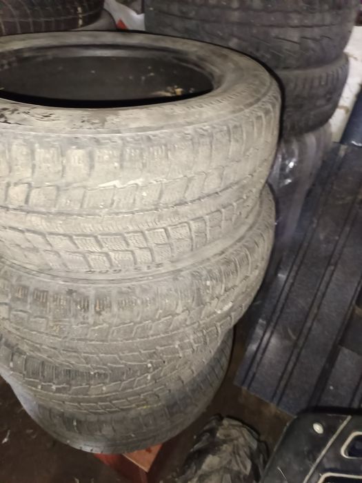 Зимня резина 215/60/16