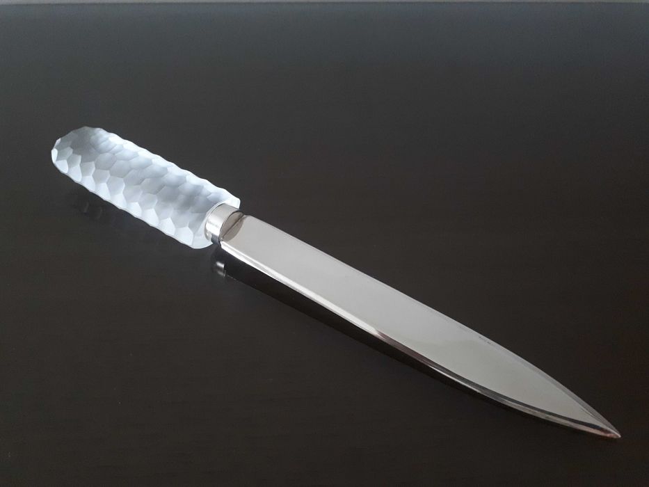 Conjunto de base e faca de secretária em cristal