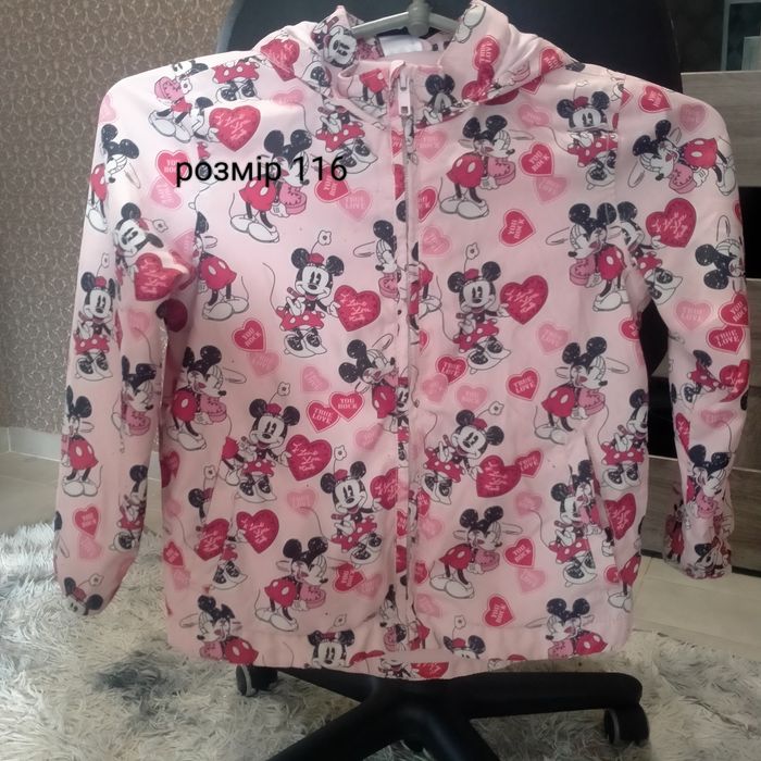 Розгружаю шафу. Великий вибір одягу та взуття на дівчинку віком 3-5 р