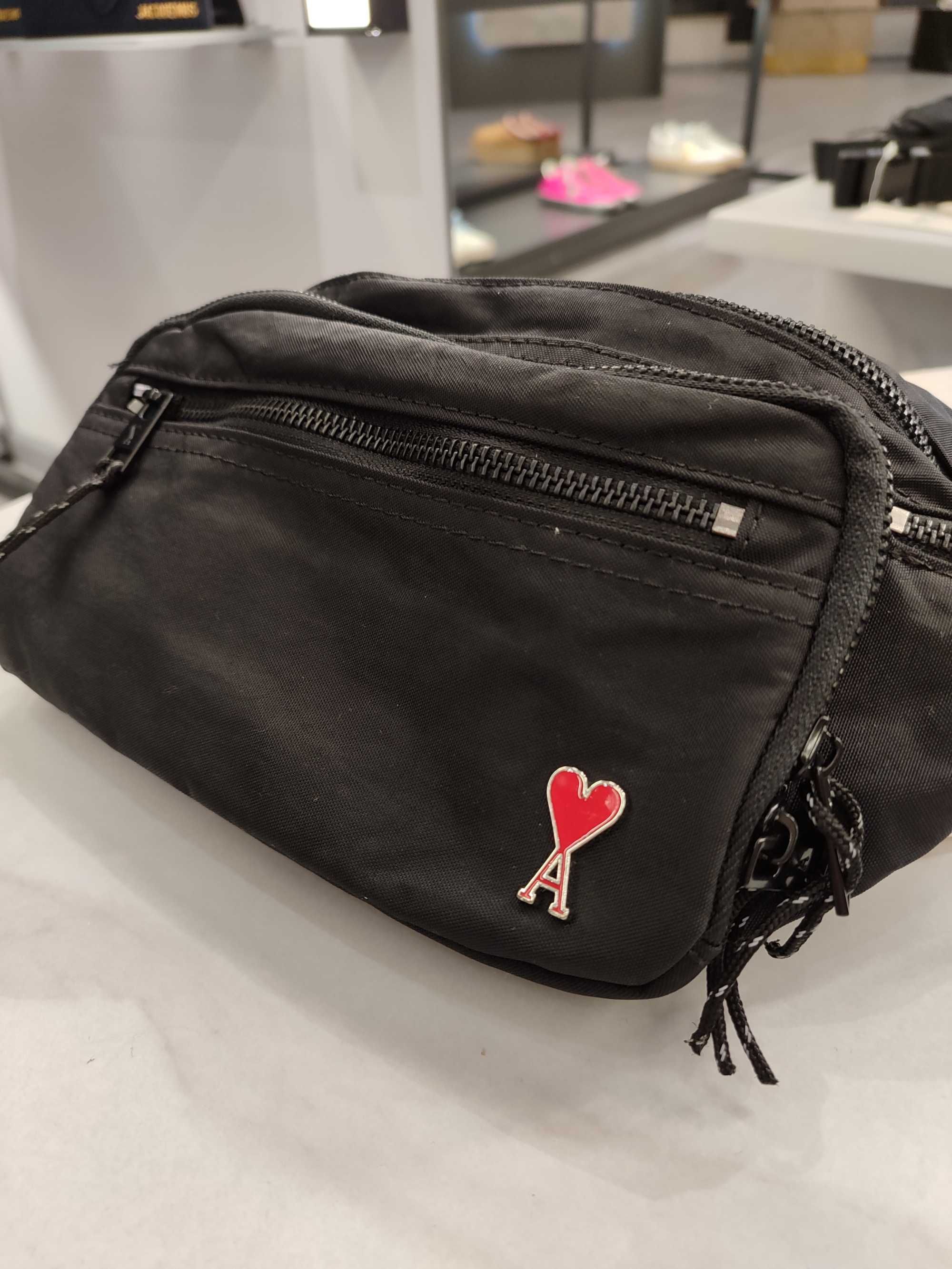 Сумка AMI Paris Ami De Coeur Bum Bag Black