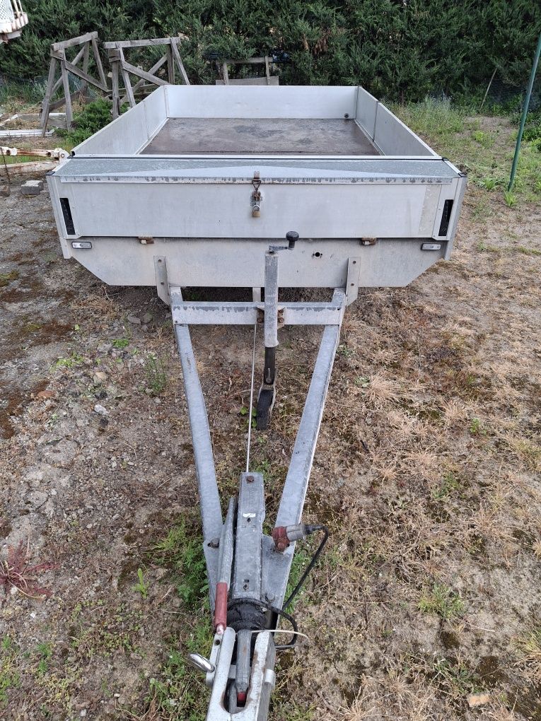 Przyczepa dwuosiowa 3.5m / demontowane burty