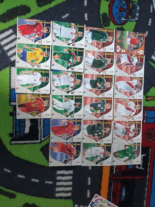 Karty kolekcjonerskie wiele rodzai Ok 70 sztuk