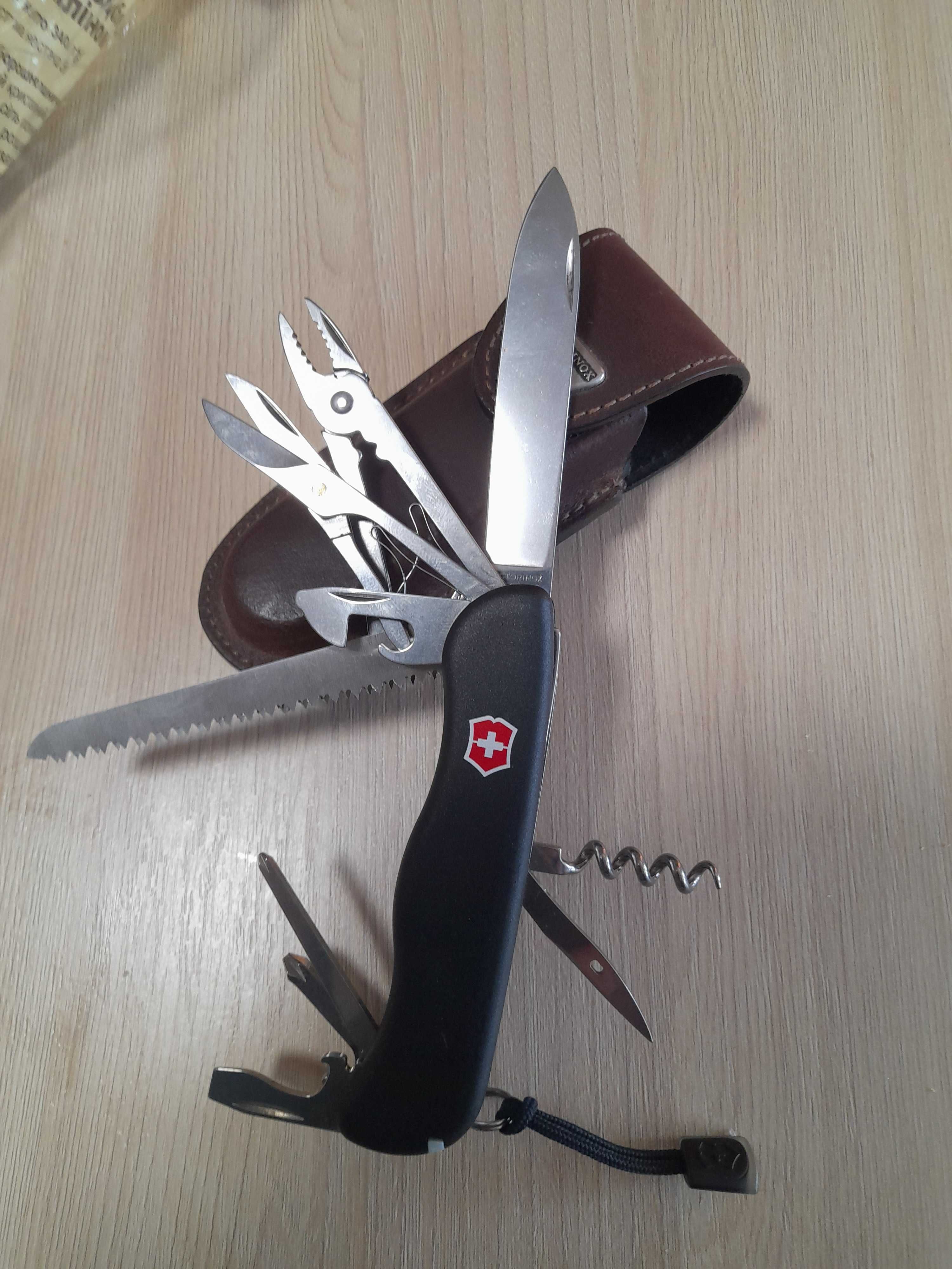 нож офицерский Швейцария VIKTORINOX HERGULES