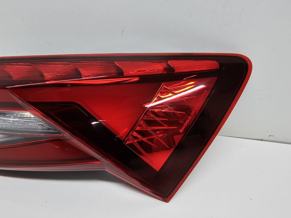 SKODA KODIAQ 565 lampa prawa tylna tył LED