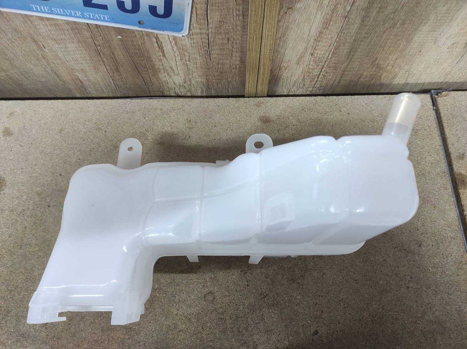 Бачок розширювальний  Chrysler 300 Dodge Challenger Charger Magnum